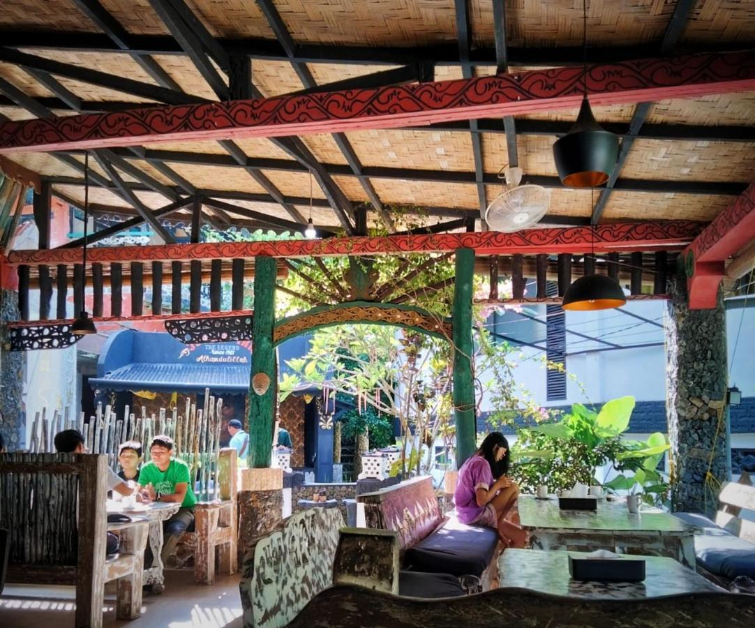Jungle Hotel
